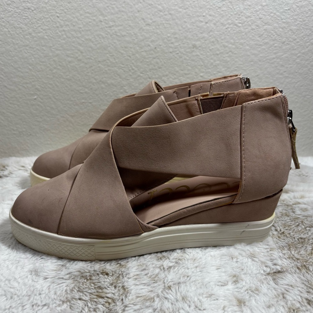 Cuccoo Taupe Crisscross Platform Wedge Sneakers Size 8 Women’s Casual Shoes